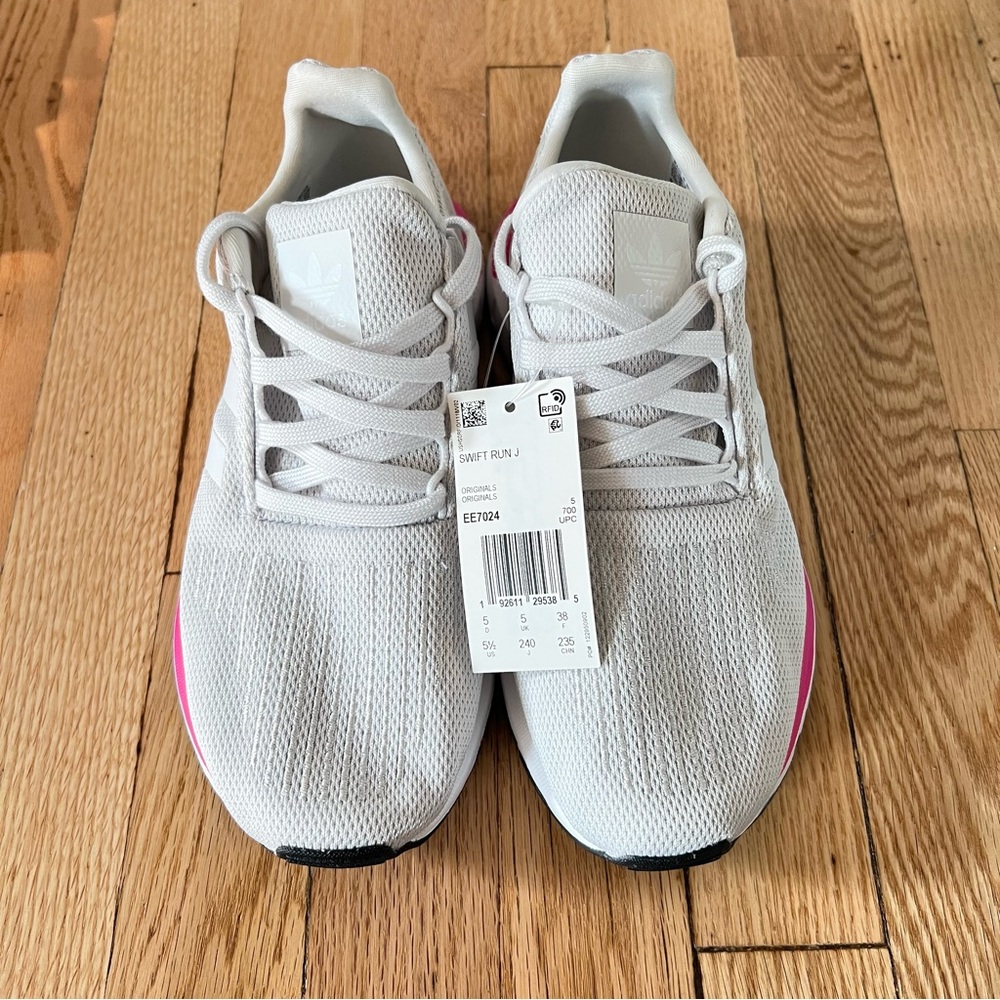 NWT Adidas Originals Swift Run J White Pink Kids Youth Running Sneakers Size 5.5